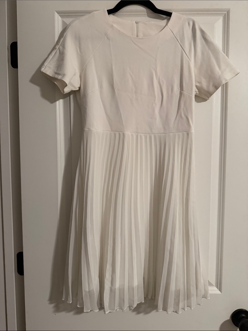 Elegant Cream Pleated Short-Sleeve Formal Dress